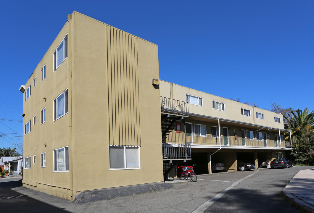 Albion Arms Apartments in San Lorenzo, CA - Building Photo