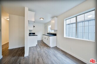 7510 Avalon Blvd in Los Angeles, CA - Building Photo - Building Photo