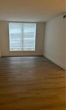 210 SW 11th St, Unit 510 in Miami, FL - Foto de edificio - Building Photo