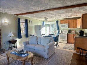 72 Elm Rd in Charlestown, RI - Building Photo - Building Photo