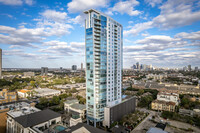 2727 Kirby Dr in Houston, TX - Foto de edificio - Building Photo