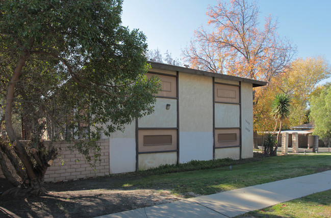 Los Feliz Park in Thousand Oaks, CA - Foto de edificio - Building Photo