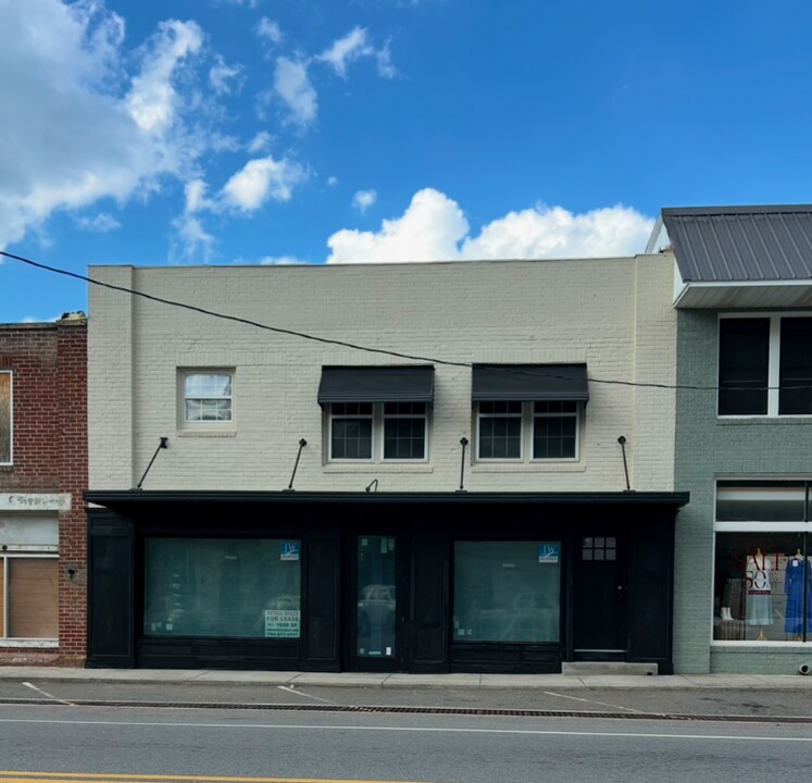 9312 NC-194 in Lansing, NC - Building Photo