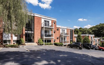 Somerset Apartments in Cincinnati, OH - Foto de edificio - Building Photo