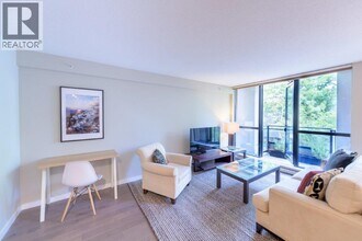 507-909 Mainland St in Vancouver, BC - Building Photo - Building Photo