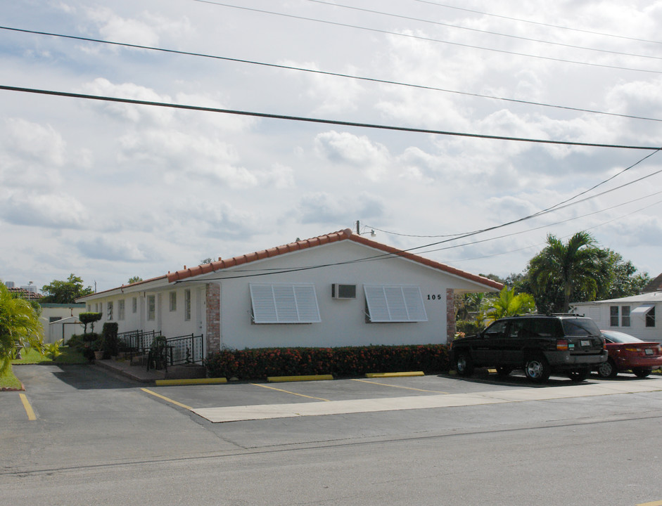 101-105 SE 2nd Ave in Hallandale Beach, FL - Building Photo