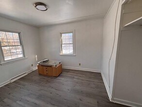 137 Post Rd in Westerly, RI - Foto de edificio - Building Photo