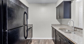 The Oaks of Woodland Park Apartments in Tampa, FL - Building Photo