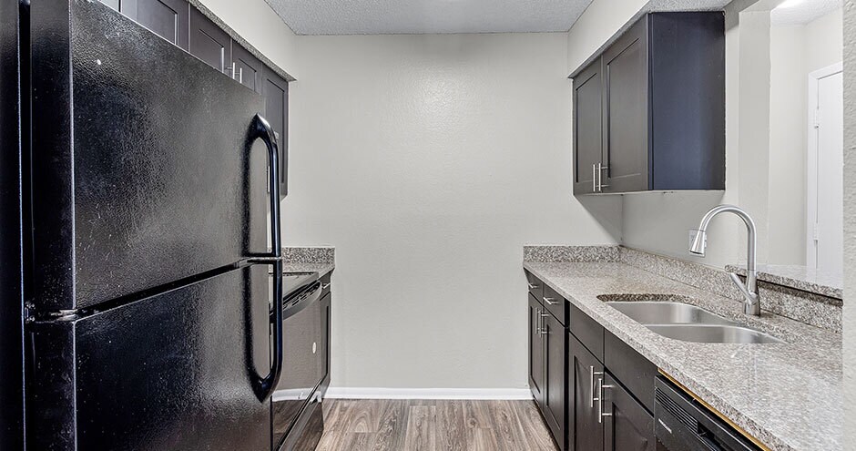 The Oaks of Woodland Park Apartments in Tampa, FL - Foto de edificio