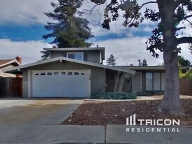 1724 Hemlock St in Fairfield, CA - Building Photo