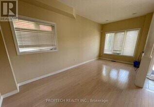 220 Farmstead Rd in Richmond Hill, ON - Building Photo - Building Photo