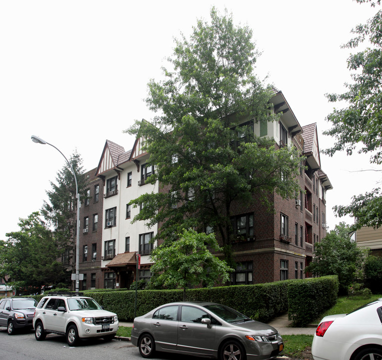 The Quentin in Forest Hills, NY - Foto de edificio