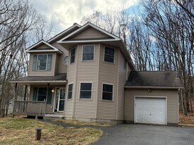 5 Lenape Dr in East Stroudsburg, PA - Building Photo