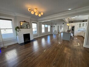 116 E French Pl in San Antonio, TX - Building Photo - Building Photo