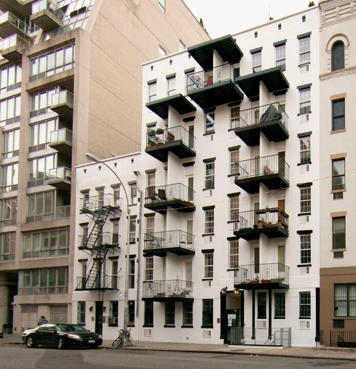 448 West 19th Street in New York, NY - Building Photo
