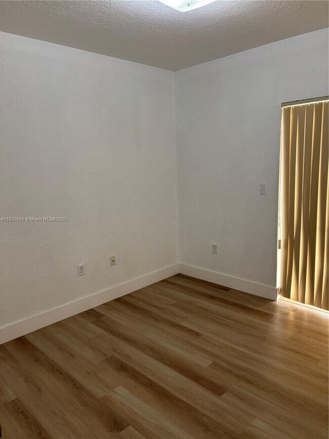 1370 W 30th St in Hialeah, FL - Building Photo - Building Photo
