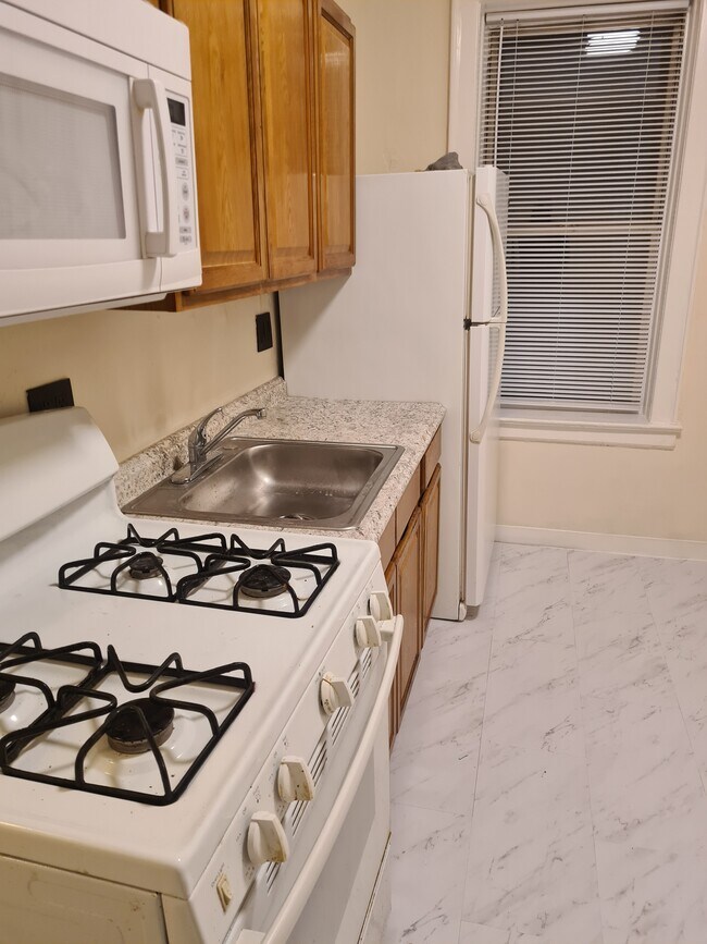 46 Kelly Pky, Unit 205 in Bayonne, NJ - Building Photo - Building Photo