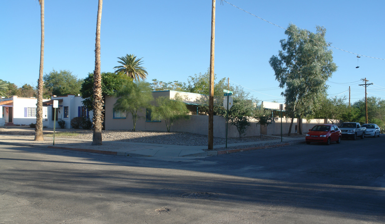 250 N Santa Rita Ave in Tucson, AZ - Building Photo