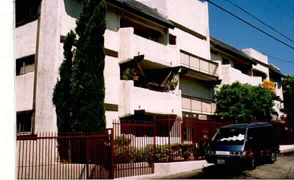 PINEWOOD PROPERTY in Tujunga, CA - Building Photo