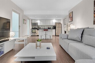 1117 Meridian Ave in Miami Beach, FL - Building Photo - Building Photo