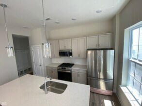1070 Valentine Ln in Carmel, IN - Building Photo - Building Photo