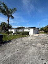 328 Urquhart St in Lake Worth Beach, FL - Building Photo