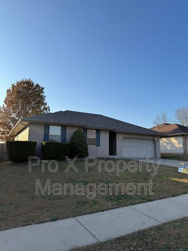 841 S Hazelnut Ave in Springfield, MO - Building Photo - Building Photo