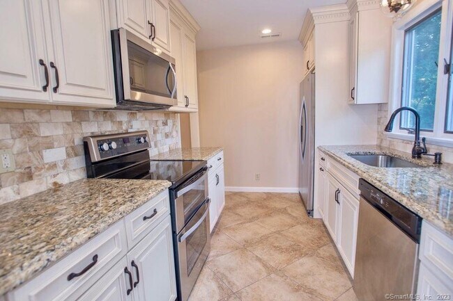 164 New Norwalk Rd in New Canaan, CT - Building Photo - Building Photo