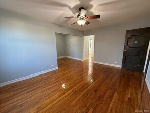 70-43B Park Dr E in Queens, NY - Building Photo - Building Photo