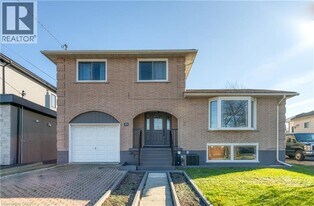 33 Dana Dr in Hamilton, ON - Building Photo