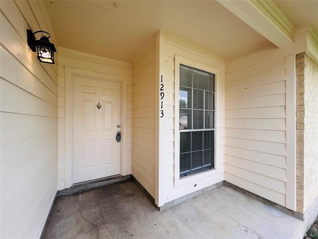 12913 Lamplight Village Ave in Austin, TX - Building Photo - Building Photo