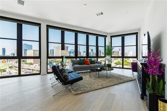 800 Embassy Dr in Austin, TX - Building Photo - Building Photo