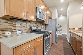 1700 Cedar Bend Dr in Austin, TX - Building Photo - Building Photo