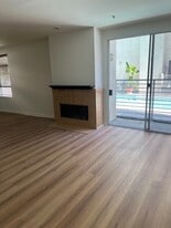 5350 White Oak Ave, Unit 114 in Encino, CA - Building Photo