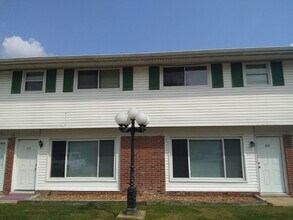 406 E Poos Dr, Unit A in New Baden, IL - Building Photo - Building Photo