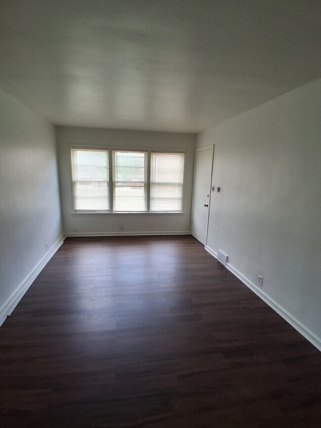 2605 W Victory Ln, Unit Apt