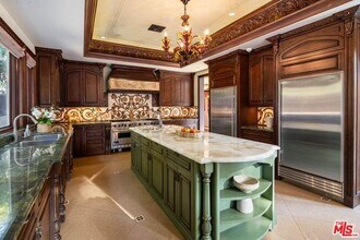 617 N Alpine Dr in Beverly Hills, CA - Building Photo - Building Photo