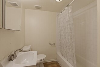 5120 N Kenmore Ave, Unit 1S in Chicago, IL - Building Photo - Building Photo