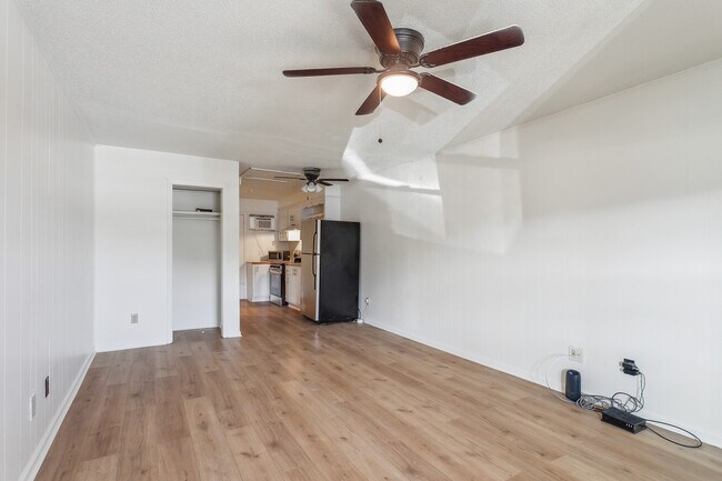 40063 W I 55 Service Rd, Unit 19