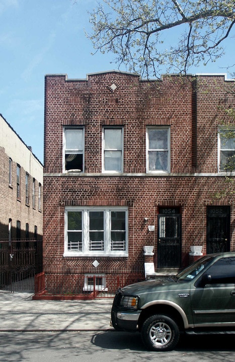 1054 Longfellow Ave in Bronx, NY - Building Photo