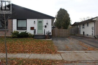 22 Debby Crescent in Brantford, ON - Building Photo - Building Photo