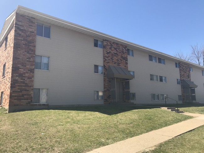 Emeis Park Apartments in Davenport, IA - Foto de edificio - Building Photo