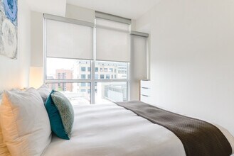 217 Adelaide St W in Toronto, ON - Building Photo - Building Photo