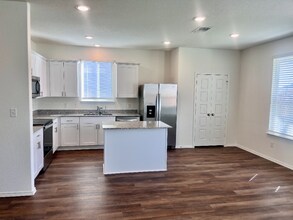1213 Casa Luminar in Converse, TX - Building Photo - Building Photo