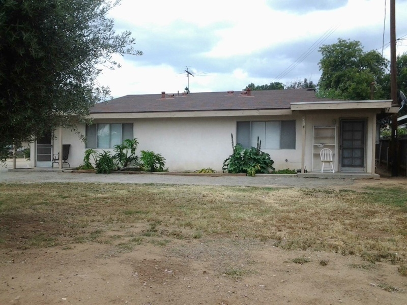 921 5th St in Calimesa, CA - Foto de edificio