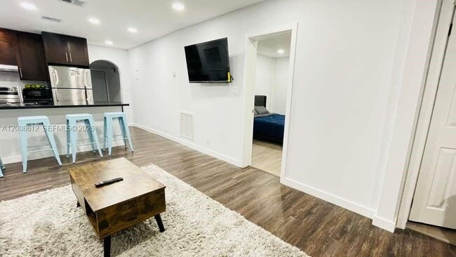 22 NW 14th Ave in Dania Beach, FL - Building Photo - Building Photo