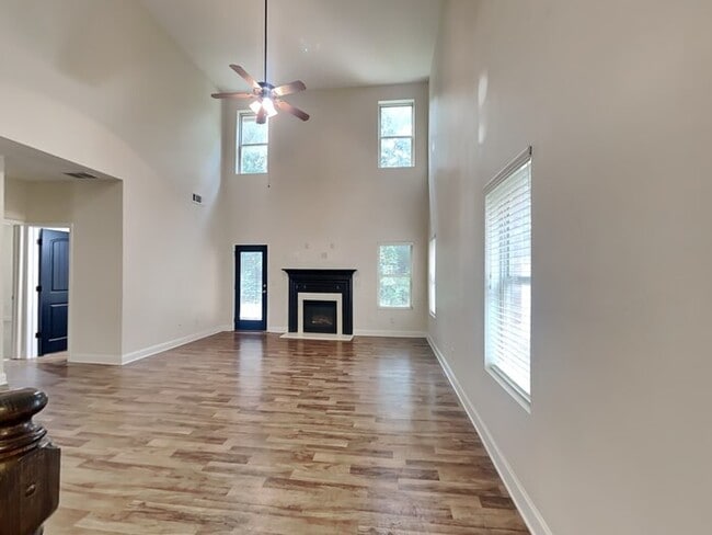 180 Kubol Dr in Lawrenceville, GA - Foto de edificio - Building Photo