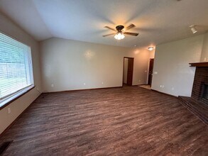 1056 N Ridgecrest Way in Mustang, OK - Building Photo - Building Photo