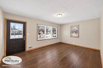 1755 Oakwood Dr in Shoreview, MN - Building Photo - Building Photo