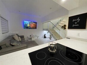 325 NW 19th Ln in Miami, FL - Building Photo - Building Photo